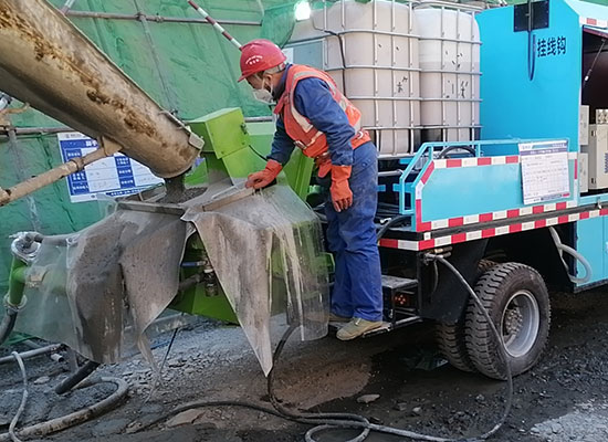 GHP20G車載混凝土濕噴臺(tái)車施工現(xiàn)場